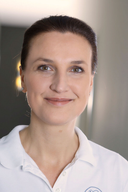Ihre Zahnärztin Dr. Bonowski